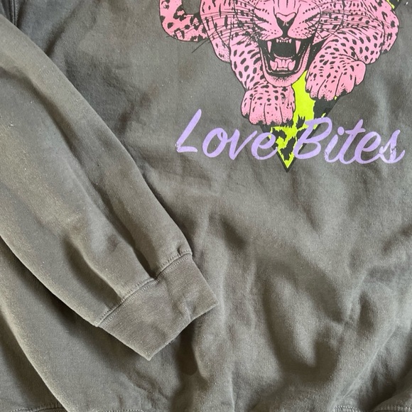 Super cute Def Leppard sweatshirt - Picture 4 of 4